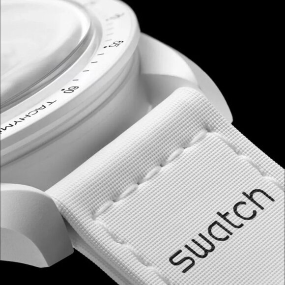 Authentic OMEGA X SWATCH MoonSwatch Mission to the Moonphase Snoopy White Unisex - Picture 4 of 12